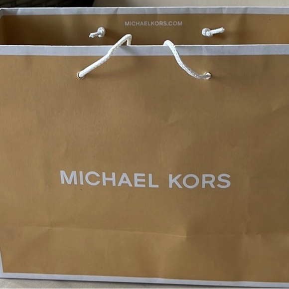 MICHAEL KORS CROSSBODY NWT | Dust Bag and retail store bag included. - Picture 3 of 16